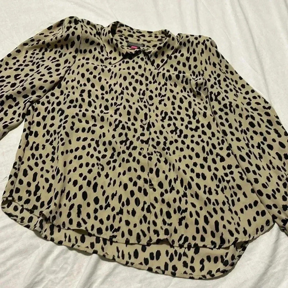 Vince Camuto Animal Reset Button Front Shirt Size Medium NWT - Picture 2 of 6
